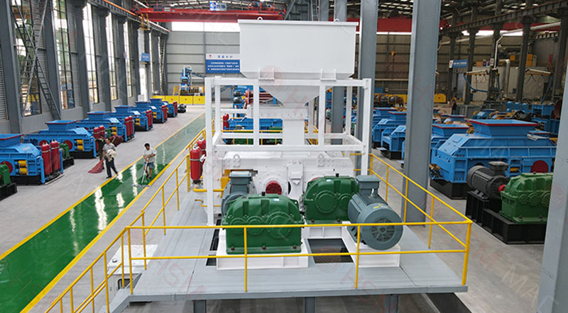 1000x600型高壓輥磨機(jī)制砂生產(chǎn)現(xiàn)場(chǎng)