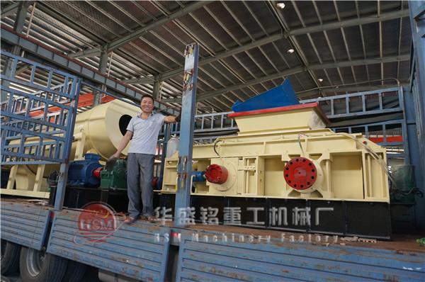 1000x800型液壓對(duì)輥破碎機(jī)發(fā)往江蘇發(fā)貨現(xiàn)場(chǎng)