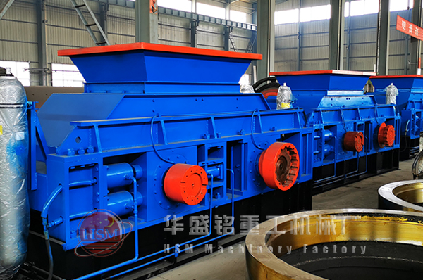 1510型液壓對輥破碎機(jī)裝車發(fā)往安徽桐城 