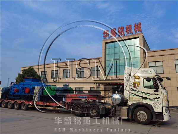 2PGY1210全液壓對(duì)輥制砂機(jī)裝車發(fā)往湖南益陽